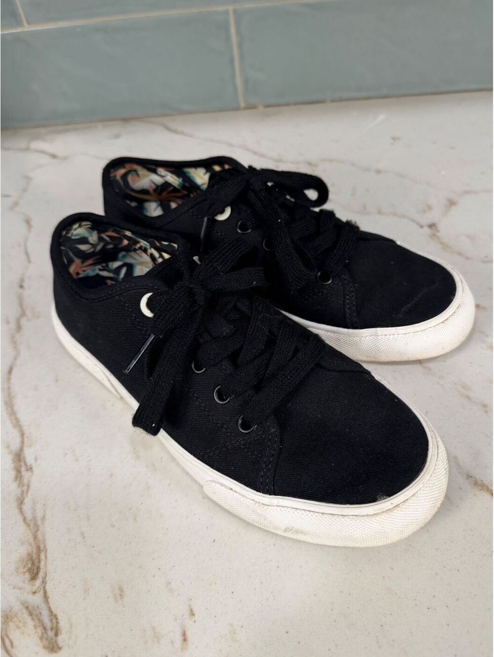 Vionic Women's Oasis Black Canvas Lace Up Comfort Sneakers Women's Size 7